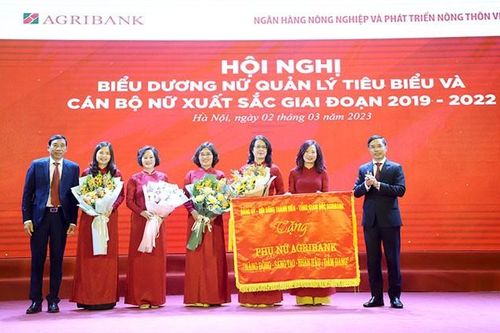 21.000 nữ cán bộ: Những bông hoa khoe sắc của Agribank