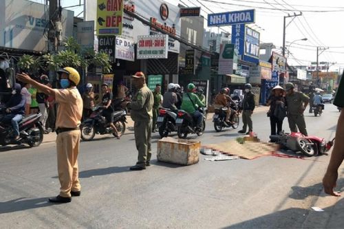 Nghe tiếng động mạnh liền ra kiểm tra, người dân hốt hoảng với cảnh tượng đau lòng trước mắt