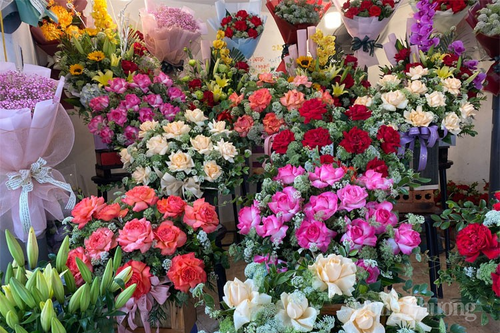 Giá hoa 8/3 tăng đột biến