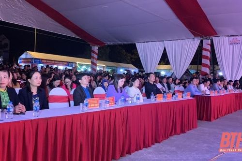 Liên hoan các CLB nghệ thuật truyền thống không chuyên tại lễ hội Phủ Trịnh