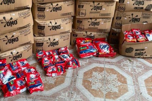 Thu giữ lượng lớn kem đánh răng và bột giặt có dấu hiệu giả mạo nhãn hiệu P/S và OMO tại Hải Dương