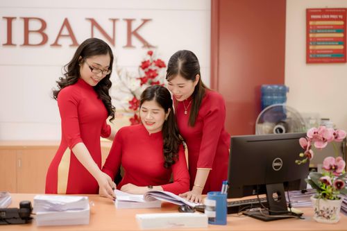 Phụ nữ Agribank quyết tâm vượt khó hoàn thành nhiệm vụ