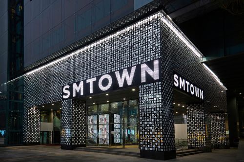 Kakao đề nghị mua lại 35% cổ phần SM với giá gần 1 tỷ USD