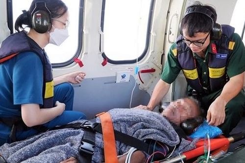 Điều trực thăng bay ra Trường Sa cứu nạn ngư dân bị đột quỹ não