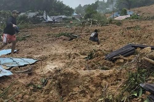 Ngôi làng bị xóa sổ vì lở đất tại Indonesia