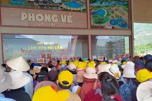 Giảm giá vé, Cáp treo Núi Cấm 'hút' du khách