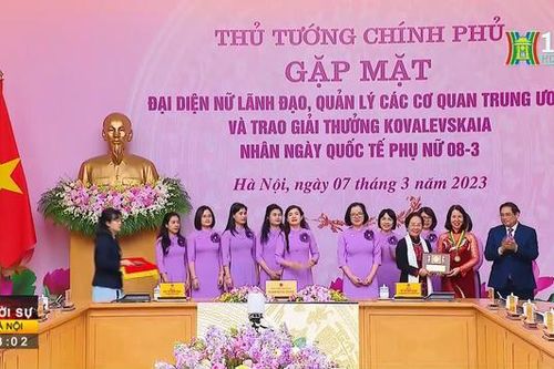 Thủ tướng gặp mặt đại diện nữ lãnh đạo, quản lý cơ quan Trung ương