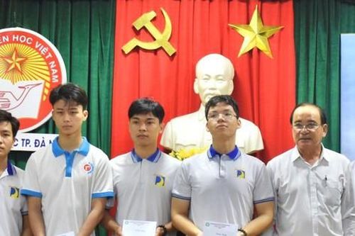 Trao 80 triệu đồng học bổng tặng sinh viên Đại học Đà Nẵng