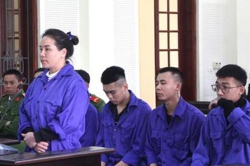 Người phụ nữ từ bên Mỹ thuê 'đầu gấu' chém con nợ tại Việt Nam