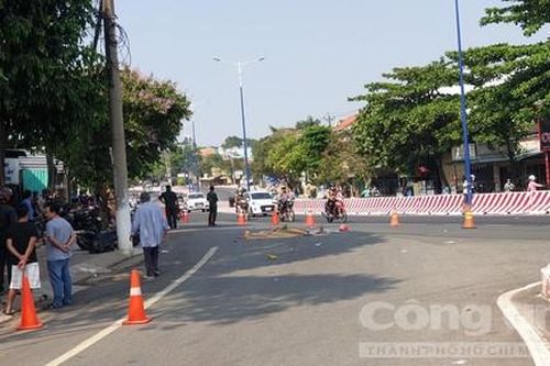 Bình Dương: Xe tải cán chết một phụ nữ ngay ngã ba rồi chạy khỏi hiện trường