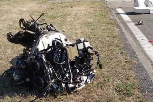 Clip ô tô chạy hơn 200 km/h lao thẳng vào trạm thu phí