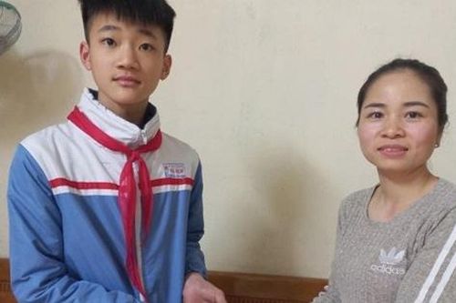 Nam sinh lớp 9 nhặt được 2 chỉ vàng đánh rơi rồi tìm người trả lại có hoàn cảnh khó khăn