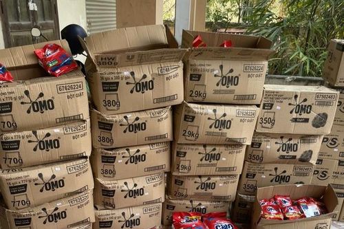 Biết hàng giả mạo, tiểu thương vẫn nhắm mắt nhập hơn 1.000 sản phẩm kem đánh răng P/S, bột giặt OMO bán kiếm lời trong khu dân cư