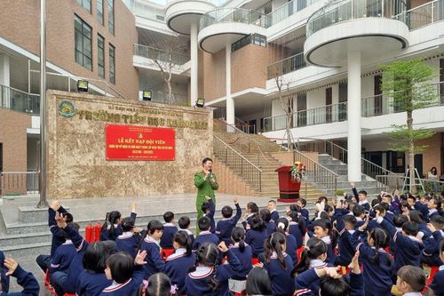 Trang bị kỹ năng thoát hiểm cho thày, trò cơ sở giáo dục trên địa bàn quận Hoàng Mai
