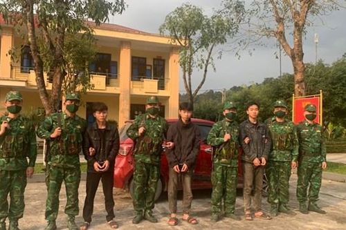 Bắt hai đối tượng người Trung Quốc đang cố vượt biên trái phép
