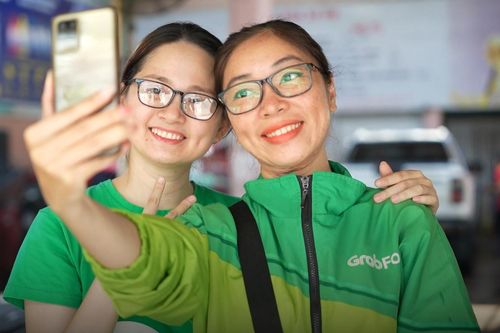 Grab tặng quà bất ngờ cho đối tác nữ dịp 8/3