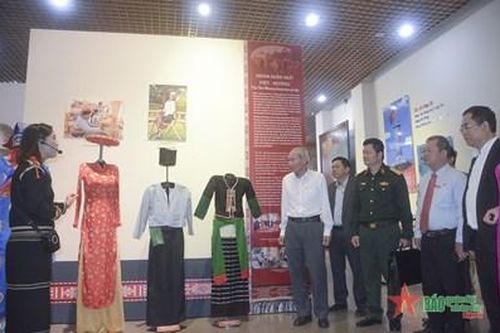 Trưng bày chuyên đề 'Trang phục truyền thống của các dân tộc ở Đắk Lắk'