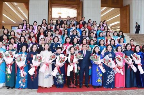 Tạo môi trường, điều kiện để phát huy vai trò của phụ nữ Việt Nam