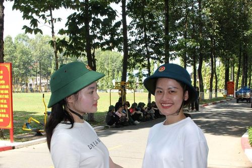 Nữ chiến sĩ trên thao trường