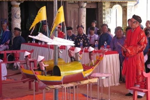 Trang trọng Lễ khao lề thế lính Hoàng Sa