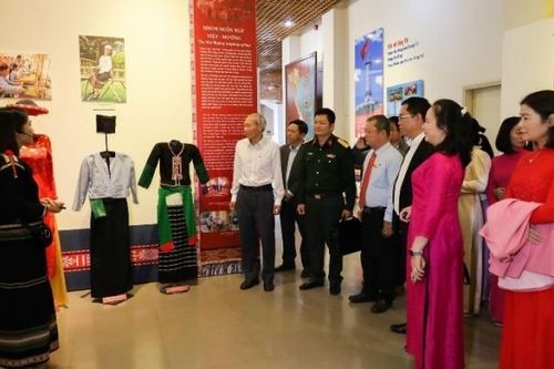 Đắk Lắk trưng bày trang phục truyền thống của 49 dân tộc