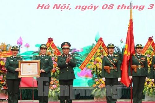 Ban Phụ nữ Quân đội đón nhận Huân chương Bảo vệ Tổ quốc