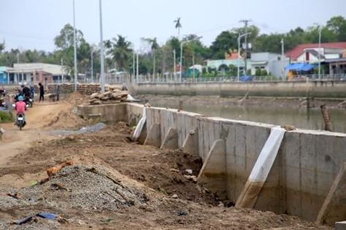 2,8 km kè chống ngập ở Cần Thơ xây 3 năm chưa xong