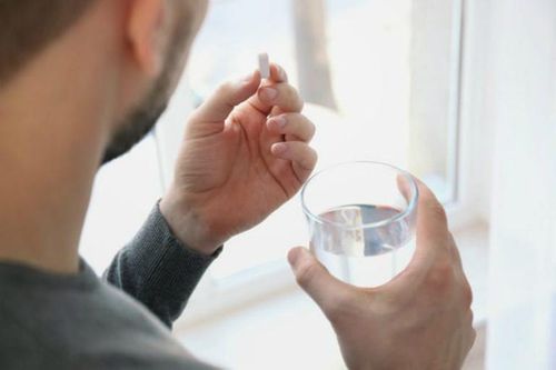 Mắc loại bệnh 'triệu người có một' sau khi uống viên thuốc chữa đau họng