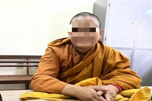 Giả danh nhà sư đi khất thực để trục lợi