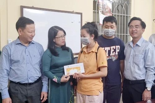 Quản lý người nước ngoài đánh nữ công nhân ngất xỉu bị đình chỉ công việc