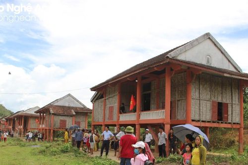 Người Đan Lai bản Bá Hạ vui cuộc sống mới