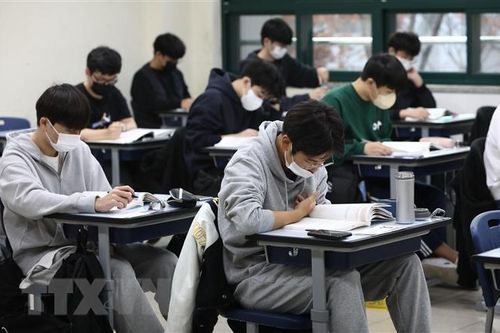 Người Hàn Quốc chi 20 tỷ USD mỗi năm cho việc học thêm của con trẻ