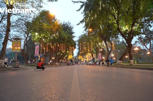 Những bộ mặt trái ngược của các tuyến phố đi bộ tại Hà Nội