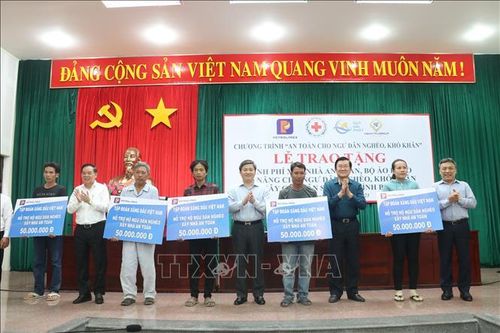 Hơn 3,7 tỷ đồng hỗ trợ ngư dân nghèo, khó khăn ở Bến Tre