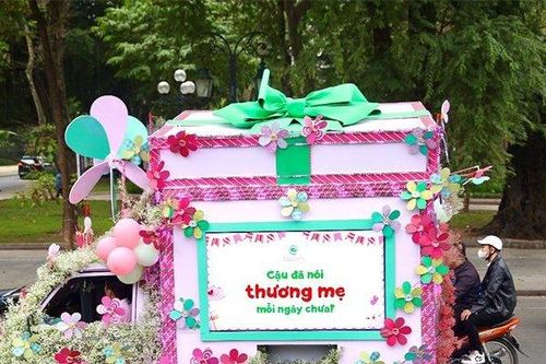 Roadshow siêu ấn tượng: Chở cả tuổi thơ gây thương nhớ khắp phố phường