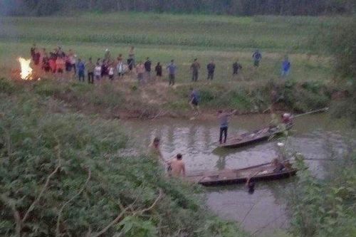 Hà Tĩnh: Ra bờ sông chơi, hai anh em họ chết đuối thương tâm
