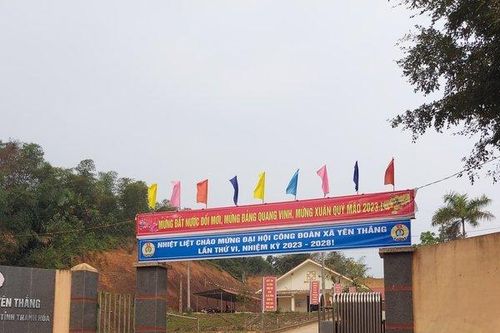 Cán bộ xã 'om' tiền hỗ trợ của dân nghèo để chi tiêu cá nhân