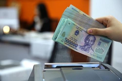 Lãi suất tiết kiệm đồng loạt giảm