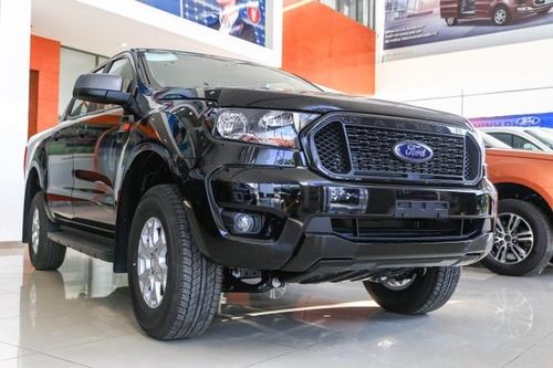 Những mẫu xe cũ đang tăng giá bán tại Việt Nam