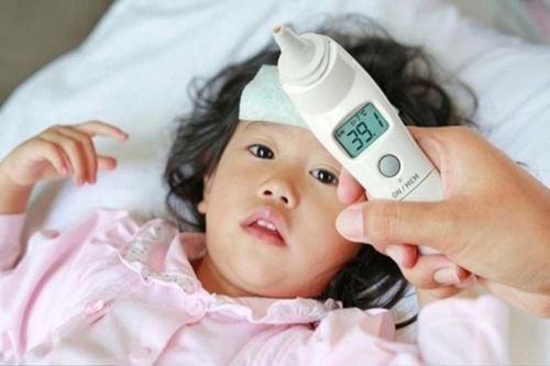 Sốt siêu vi: 'Cơn ác mộng' của trẻ nhỏ dịp giao mùa đông - xuân