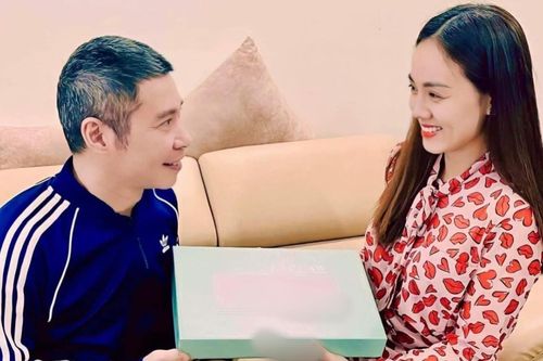 Vừa bí mật tặng quà vợ 8/3 cho vợ, nay 'cô Đẩu' Công Lý bất ngờ đòi quà ngược từ bà xã