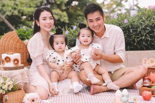 Ròng rã một năm trời với những mũi tiêm, mẹ 8X vỡ òa cảm xúc đón 2 công chúa đầu lòng