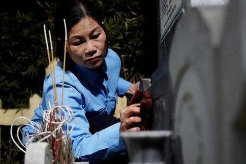 Người phụ nữ 10 năm làm nghề 'bảo vệ cõi âm'