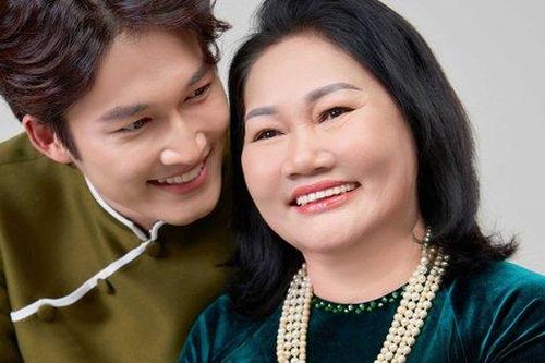 'Những bức ảnh vô giá' của nghệ sĩ và mẹ