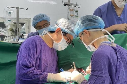 Bệnh viện Việt Đức thực hiện thành công ca ghép tim - thận cùng lúc cho nam bệnh nhân