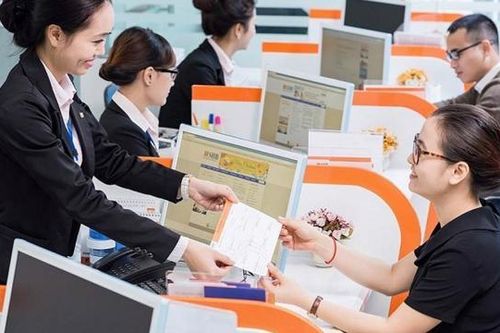 Chỉ 1/3 vị trí quản lý cấp cao tại các ngân hàng cho nữ giới đảm nhiệm