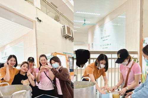 Nồi cháo nghĩa tình tặng bệnh nhân có hoàn cảnh khó khăn