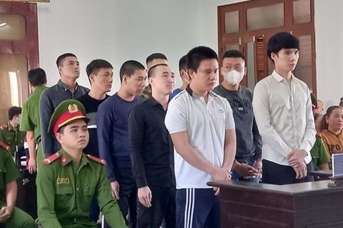 Chủ nợ rủ đồng bọn đâm chết con nợ, 10 bị cáo phải trả giá đắt