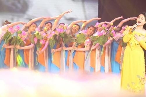 350 nghệ sĩ – chiến sĩ biểu diễn tại Chương trình nghệ thuật đặc biệt tại Nhã Nam