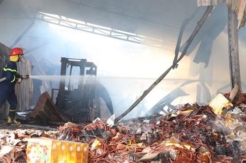 Cháy cơ sở sản xuất nhang Đại Thành, thiệt hại gần 1 tỷ đồng